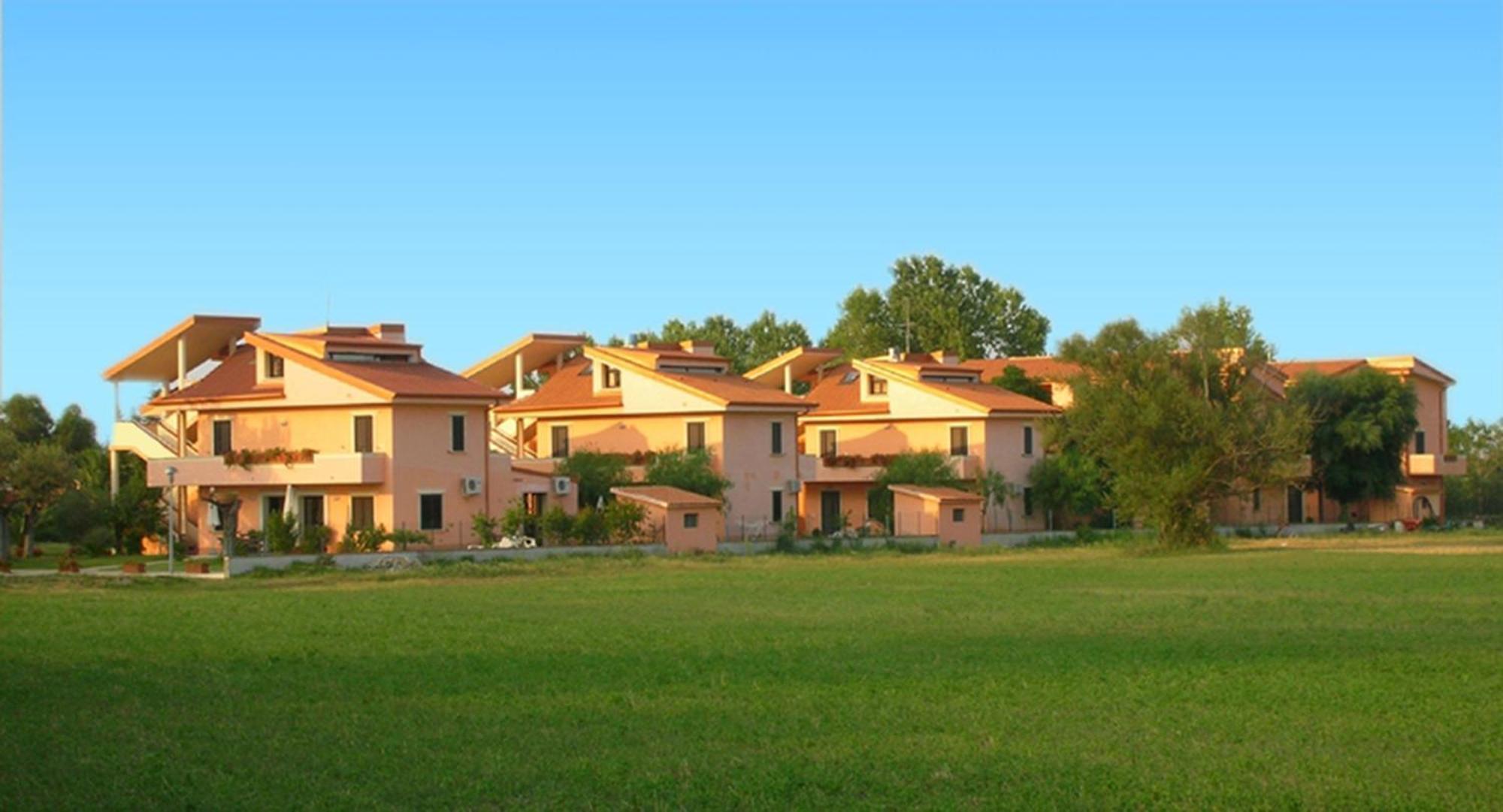 Resort Park Village Россано Экстерьер фото